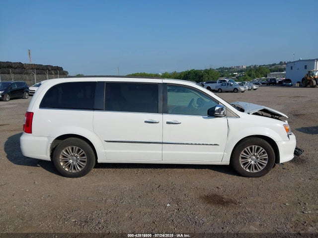 2C4RC1CG0GR194218 Chrysler Town and Country