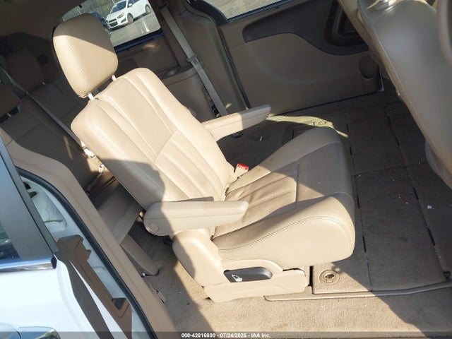 2C4RC1CG0GR194218 Chrysler Town and Country