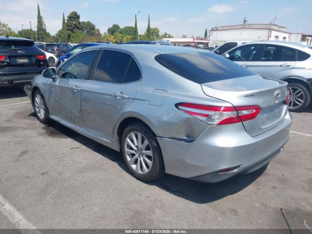 2018 TOYOTA CAMRY 4T1B11HK2JU099833 Photo 2