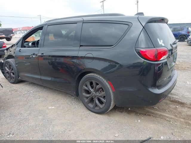 2C4RC1EG9JR333900 Chrysler 2018