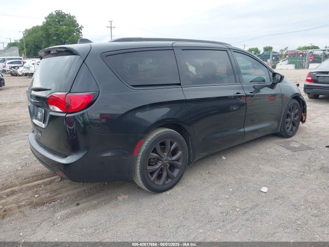 2C4RC1EG9JR333900 Chrysler 2018
