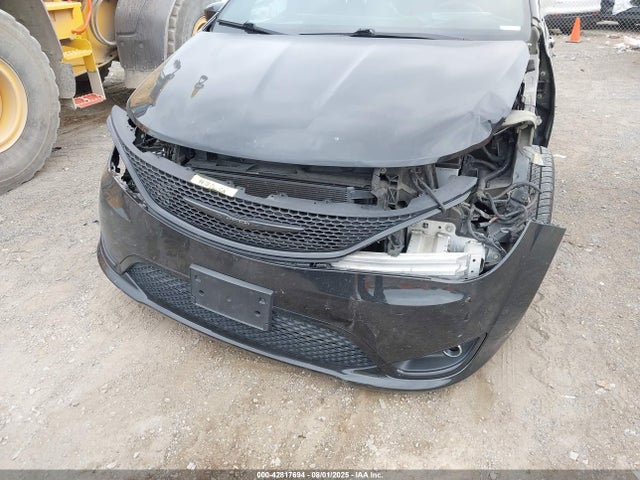 2C4RC1EG9JR333900 Chrysler 2018