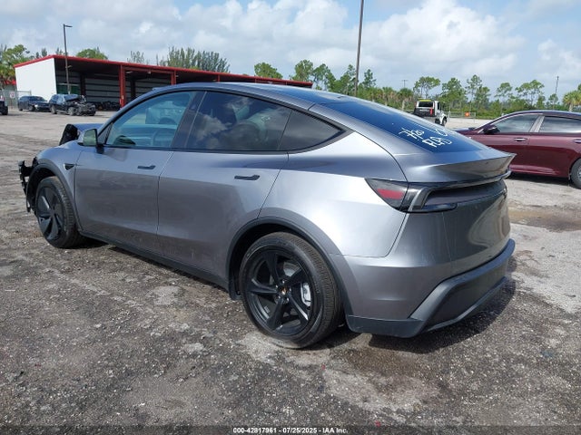 2026 TESLA MODEL Y 7SAYGDEEXTA386653 Photo 2