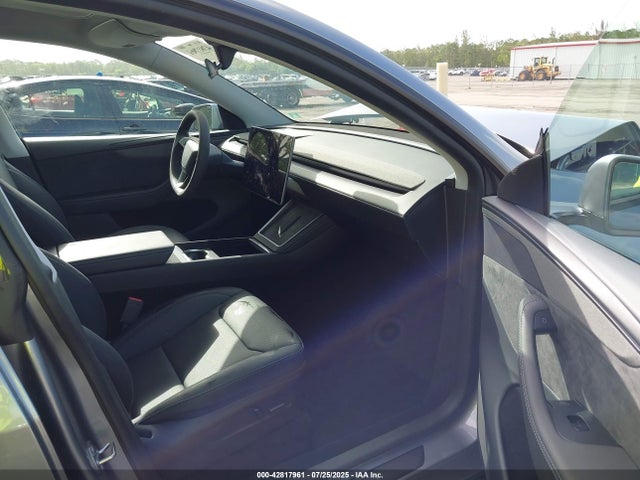 2026 TESLA MODEL Y 7SAYGDEEXTA386653 Photo 4