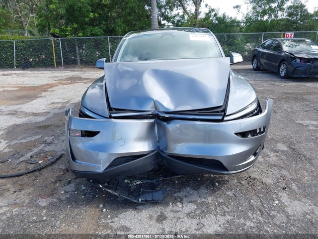 2026 TESLA MODEL Y 7SAYGDEEXTA386653 Photo 5