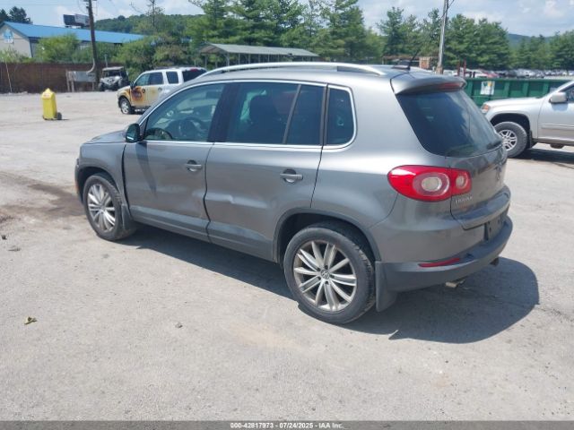 2011 VOLKSWAGEN TIGUAN WVGBV7AX4BW512905 Photo 2