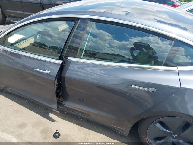 5YJ3E1EA9KF411245 Tesla 2019