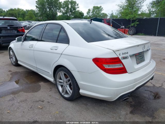 2013 MERCEDES-BENZ C 300 WDDGF8AB9DR278169 Photo 2