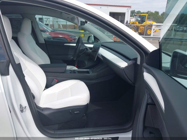 Tesla Model Y 2023 7SAYGDEE9PF772828 Image 5