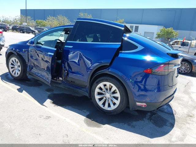 2020 TESLA MODEL X 5YJXCAE25LF235506 Photo 2
