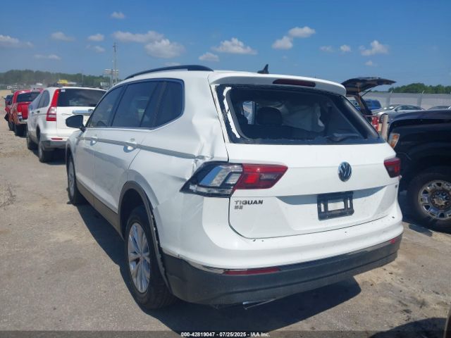 2018 VOLKSWAGEN TIGUAN 3VV3B7AXXJM069886 Photo 2