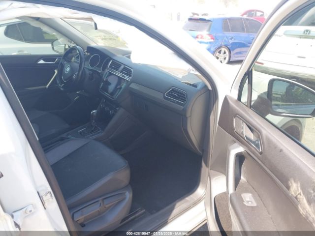 2018 VOLKSWAGEN TIGUAN 3VV3B7AXXJM069886 Photo 4