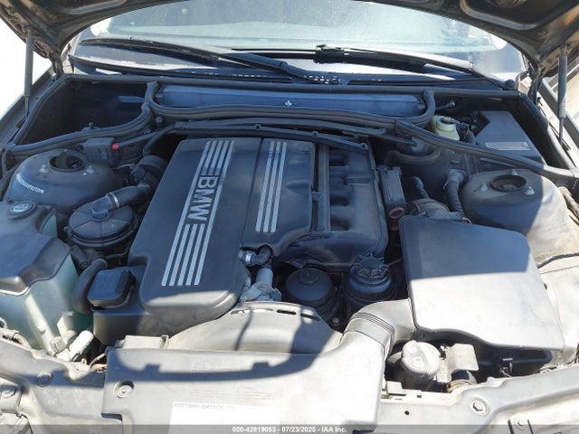 42819053 :رقم المزاد ، WBAAZ33404KP82138 vin ، 2004 Bmw 325i مزاد بيع
