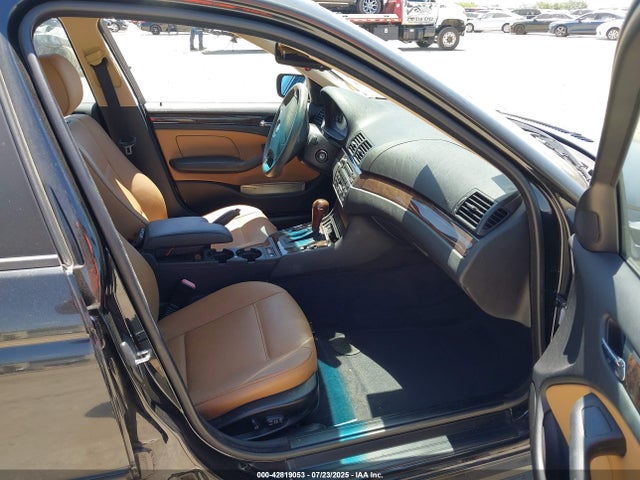 42819053 :رقم المزاد ، WBAAZ33404KP82138 vin ، 2004 Bmw 325i مزاد بيع