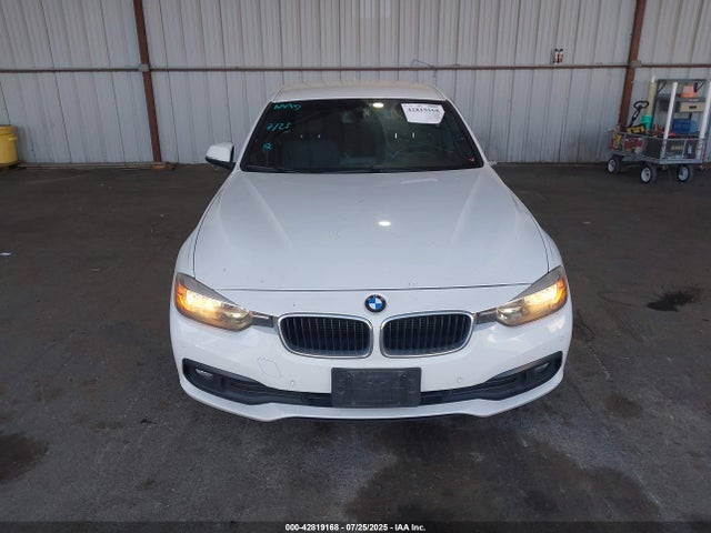 BMW 320i 2016 WBA8E1G54GNT35834 Image 12