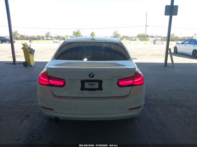 BMW 320i 2016 WBA8E1G54GNT35834 Image 16