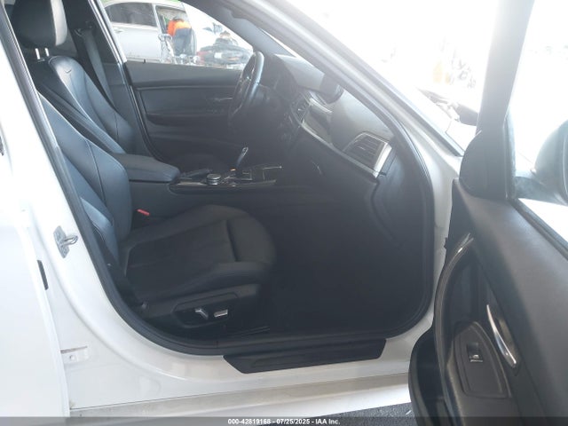 BMW 320i 2016 WBA8E1G54GNT35834 Image 5