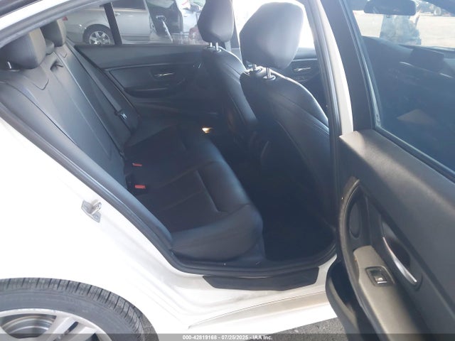 BMW 320i 2016 WBA8E1G54GNT35834 Image 8