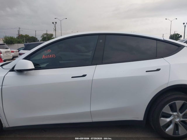 Tesla Model Y 2023 7SAYGDEE2PF630479 Image 13