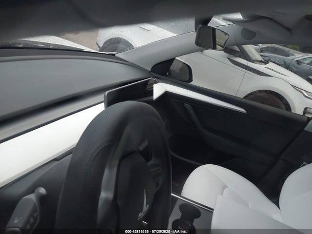 Tesla Model Y 2023 7SAYGDEE2PF630479 Image 14