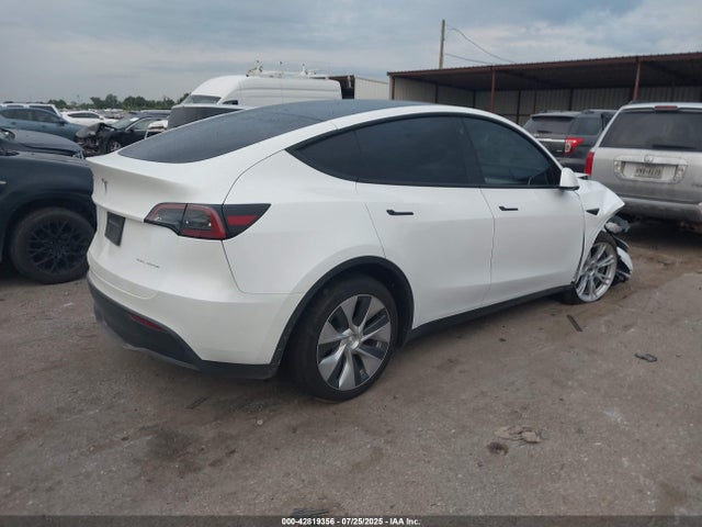 2023 TESLA MODEL Y 7SAYGDEE2PF630479 Photo 3