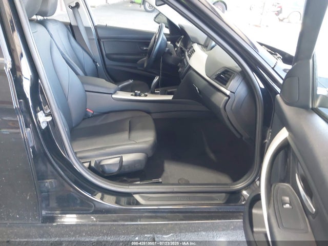 WBA3B1C51EP681060 BMW 320i