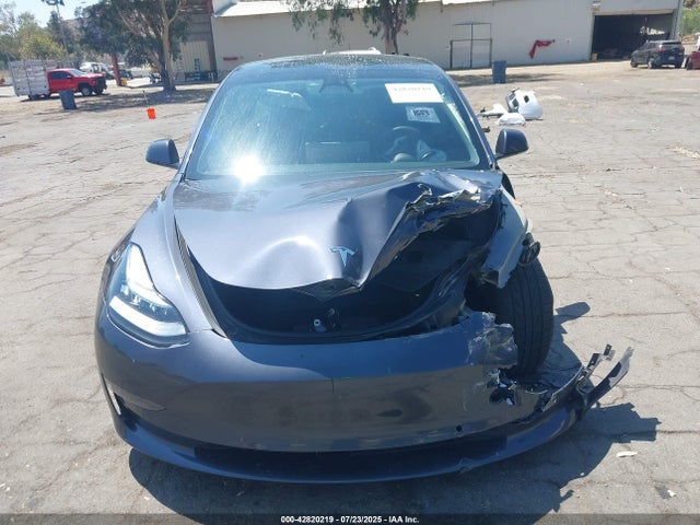 5YJ3E1EB1NF239354 Tesla 2022