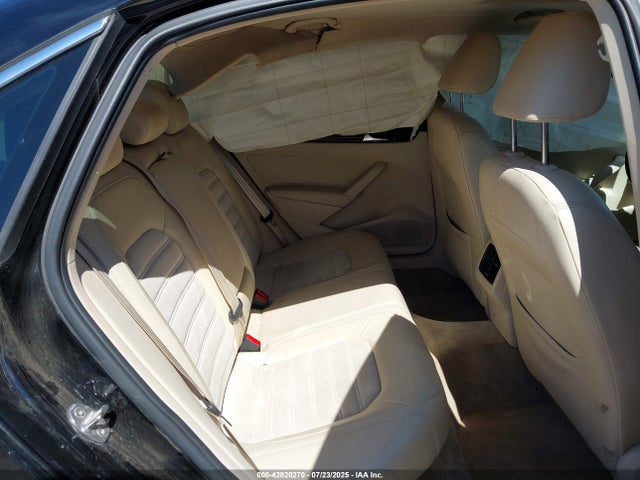 Volkswagen Passat 2015 1VWCT7A33FC028174 Image 8