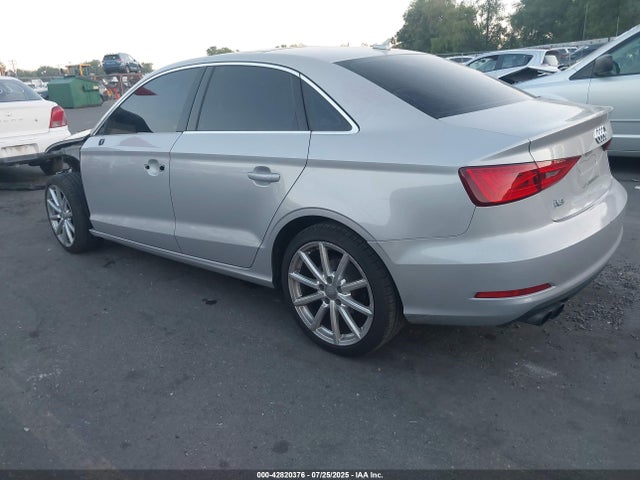 2015 AUDI A3 WAUACGFF0F1016991 Photo 2