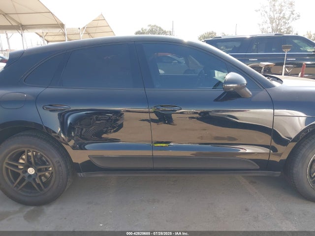 Porsche Macan 2018 WP1AA2A54JLB10166 Image 13