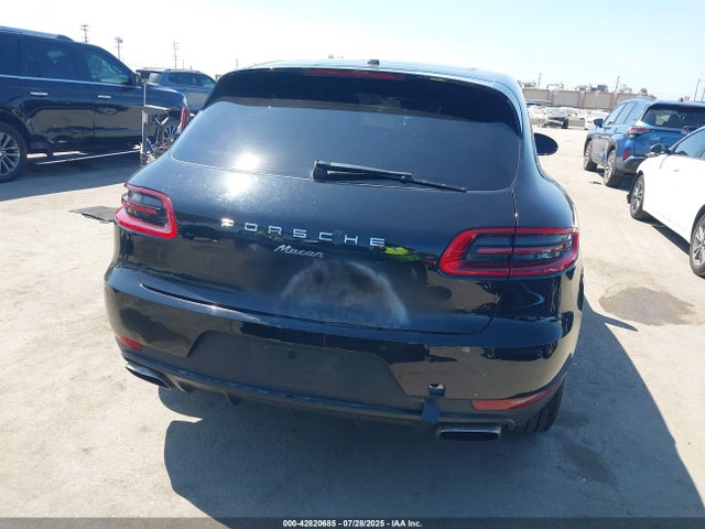 Porsche Macan 2018 WP1AA2A54JLB10166 Image 16