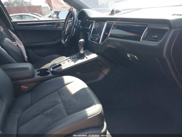 2018 PORSCHE MACAN WP1AA2A54JLB10166 Photo 4