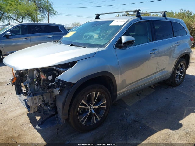 Toyota 1ar-fe 2017 5TDZARFH8HS026652 Image 2