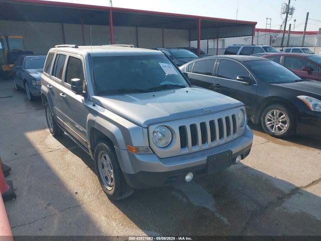 1C4NJPBA2FD138285 Jeep 2015