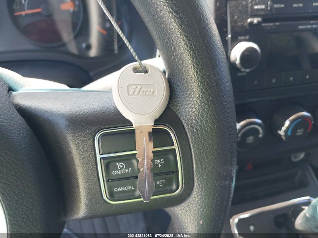 1C4NJPBA2FD138285 Jeep 2015