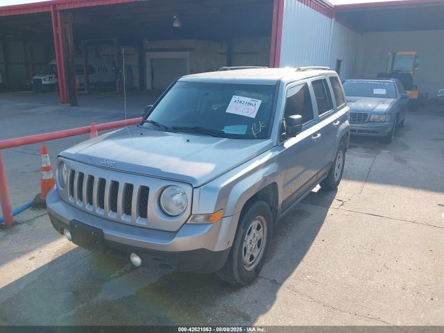 1C4NJPBA2FD138285 Jeep 2015
