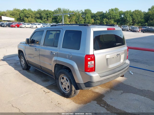1C4NJPBA2FD138285 Jeep 2015