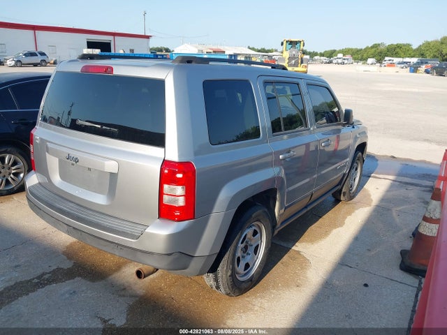 1C4NJPBA2FD138285 Jeep 2015
