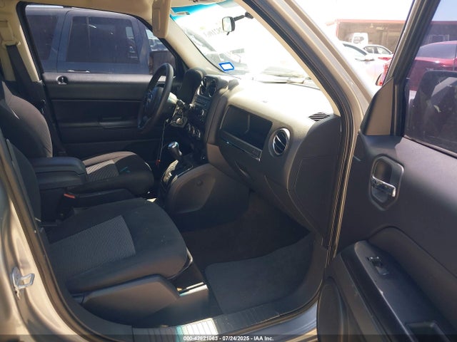 1C4NJPBA2FD138285 Jeep 2015