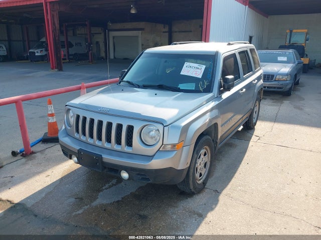 1C4NJPBA2FD138285 Jeep 2015