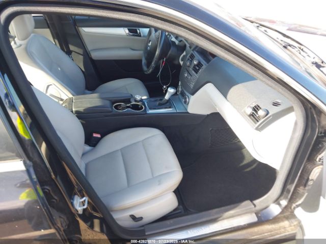 2010 MERCEDES-BENZ C 300 WDDGF5EB0AR105077 Photo 4