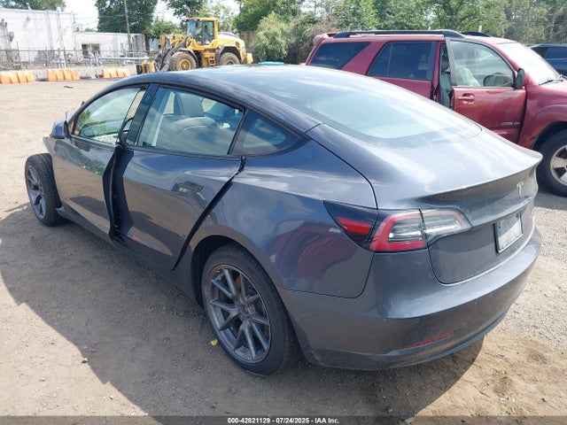 2021 TESLA MODEL 3 5YJ3E1EB8MF081853 Photo 2