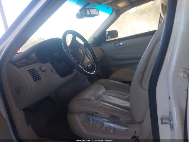 2011 CADILLAC DTS 1G6KH5E61BU117340 Photo 4