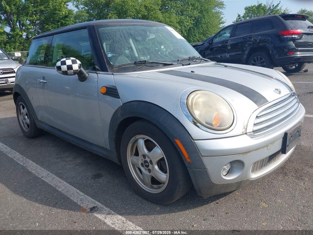 2009 MINI COOPER WMWMF33519TU71995 Photo 0
