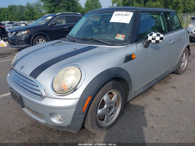 2009 MINI COOPER WMWMF33519TU71995 Photo 1