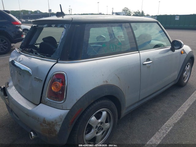 2009 MINI COOPER WMWMF33519TU71995 Photo 3