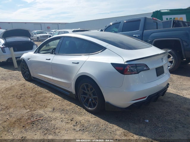 2022 TESLA MODEL 3 5YJ3E1EB2NF105758 Photo 2