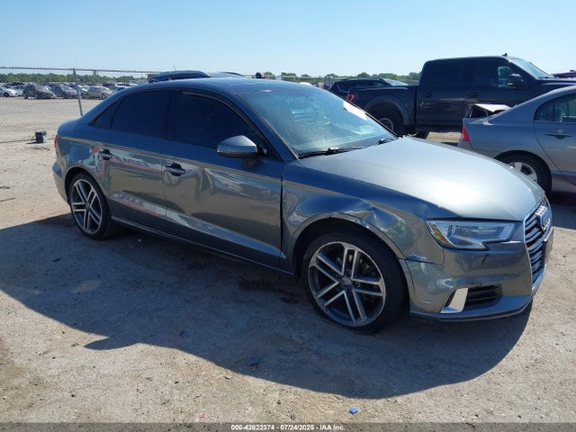 2018 AUDI A3 WAUAUGFF5J1044811 Photo 0