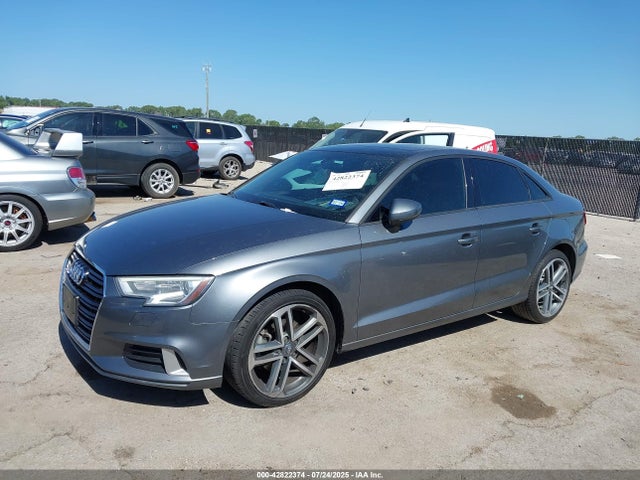 2018 AUDI A3 WAUAUGFF5J1044811 Photo 1