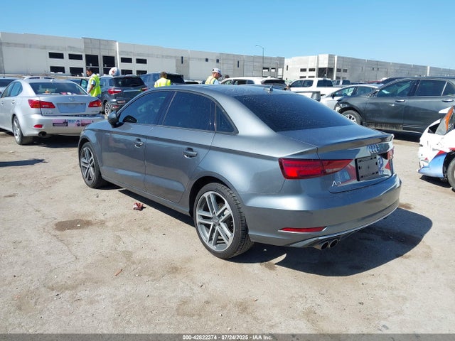 2018 AUDI A3 WAUAUGFF5J1044811 Photo 2